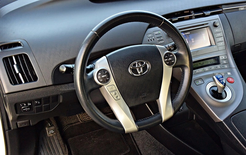 Toyota Prius cena 49000 przebieg: 125999, rok produkcji 2014 z Łódź małe 781